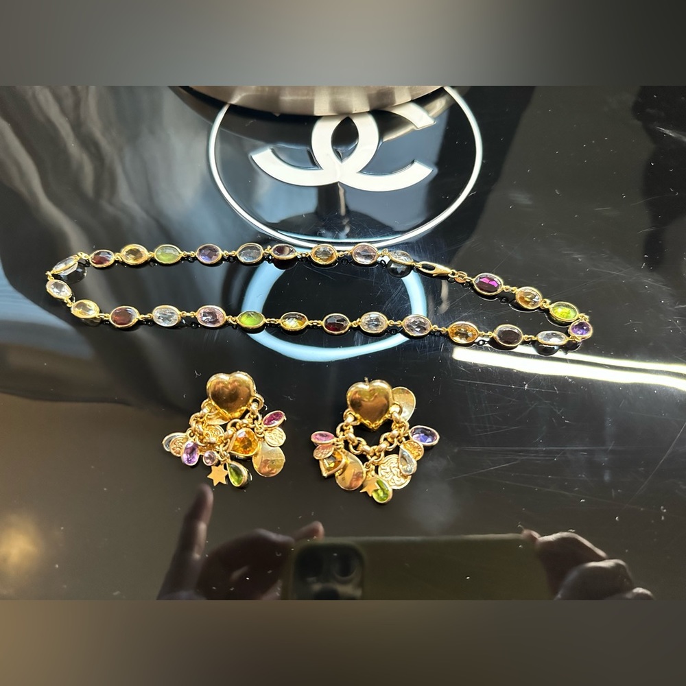 It is a chain and a pair of earrings 14K Italian .